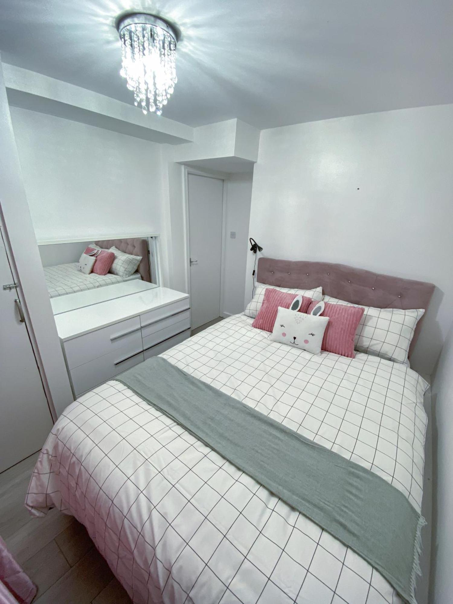 2 Bedroom Flat, Dalston Junction, Лондон Экстерьер фото