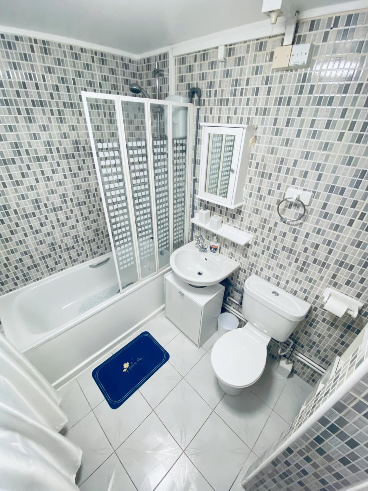 2 Bedroom Flat, Dalston Junction, Лондон Экстерьер фото